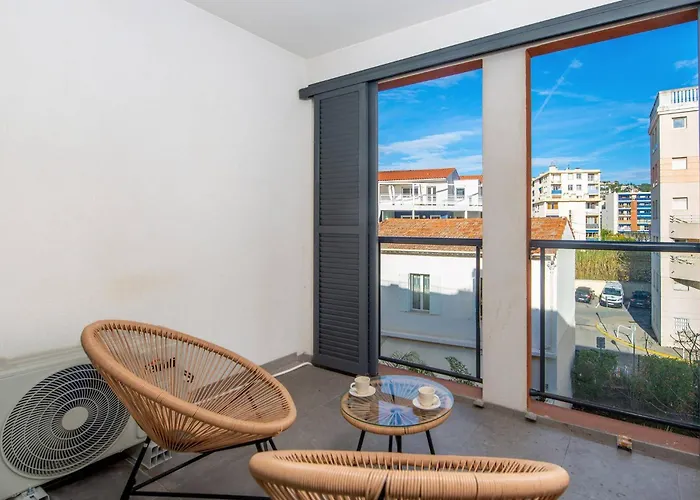 Port Golfe-juan Parking Wifi Climatisation Terrasse Lägenhet *